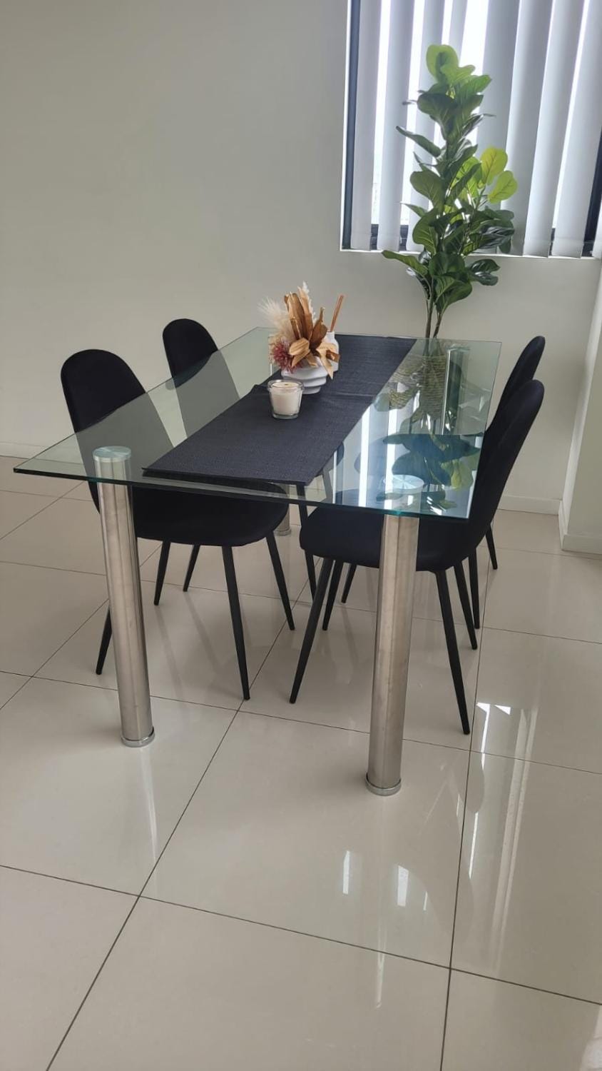 Modern 2 bedroom & 2 bathroom apartment with stunning Sydney CBD & Skyline Views! Apartment in Sydney