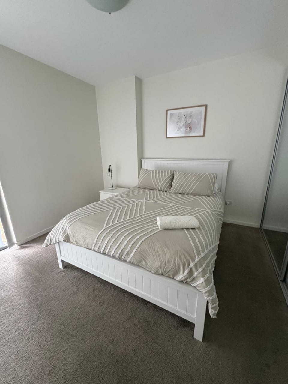 Modern 2 bedroom & 2 bathroom apartment with stunning Sydney CBD & Skyline Views! Apartment in Sydney