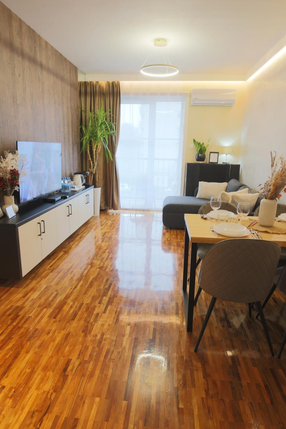 Communal lounge/ TV room, TV and multimedia, Kitchen or kitchenette, Living room, Seating area, Dining area, Evening entertainment, minibar, air conditioner