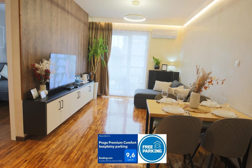 Property logo or sign, Coffee/tea facilities, Kitchen or kitchenette, Living room, Seating area, Dining area, Logo/Certificate/Sign, Certificate/Award, minibar