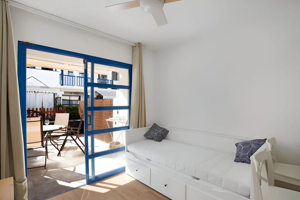 Bed, Living room