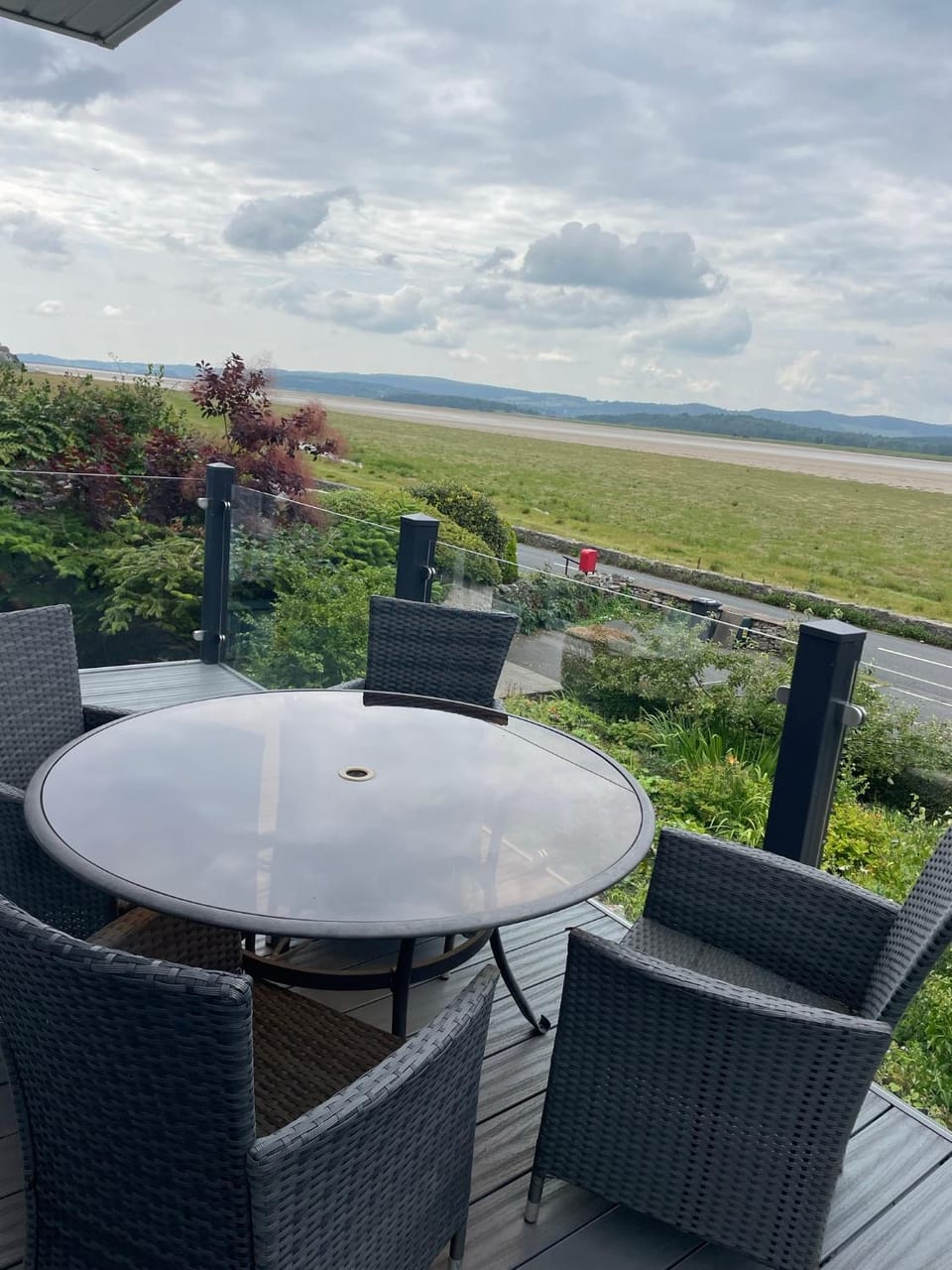 Watersedge Retreat, views, sunsets, dogs welcome House in England