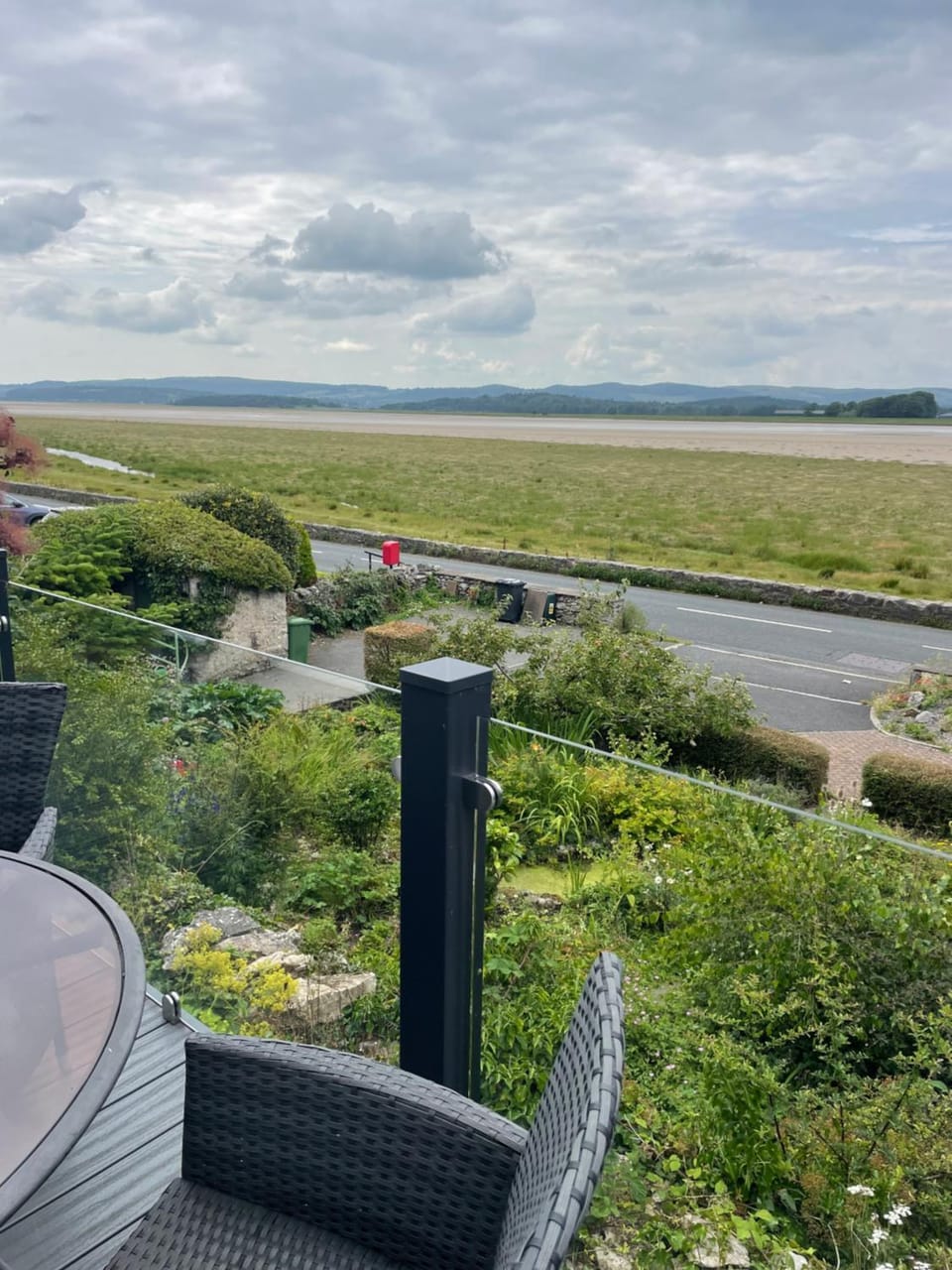 Watersedge Retreat, views, sunsets, dogs welcome House in England