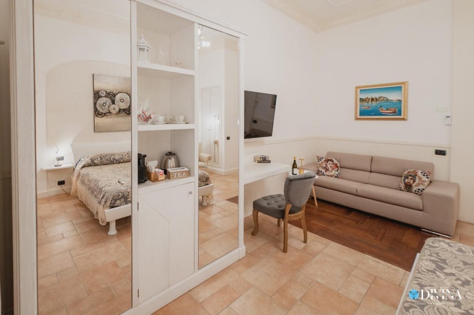 Bed, TV and multimedia, Living room, Bedroom