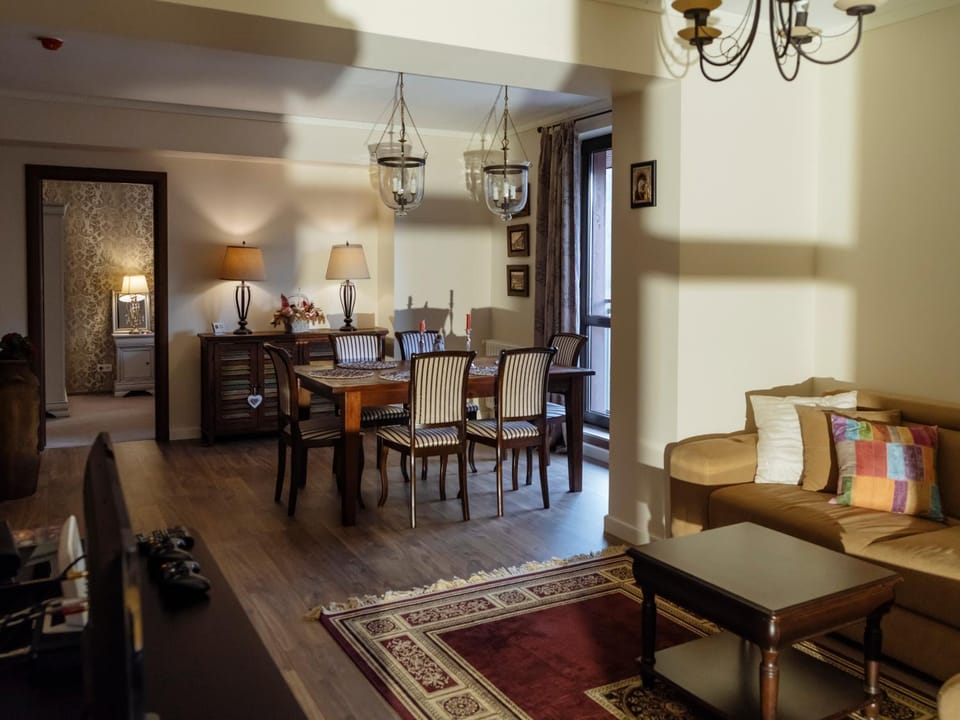Game Room, TV and multimedia, Living room, Seating area, Dining area, storage
