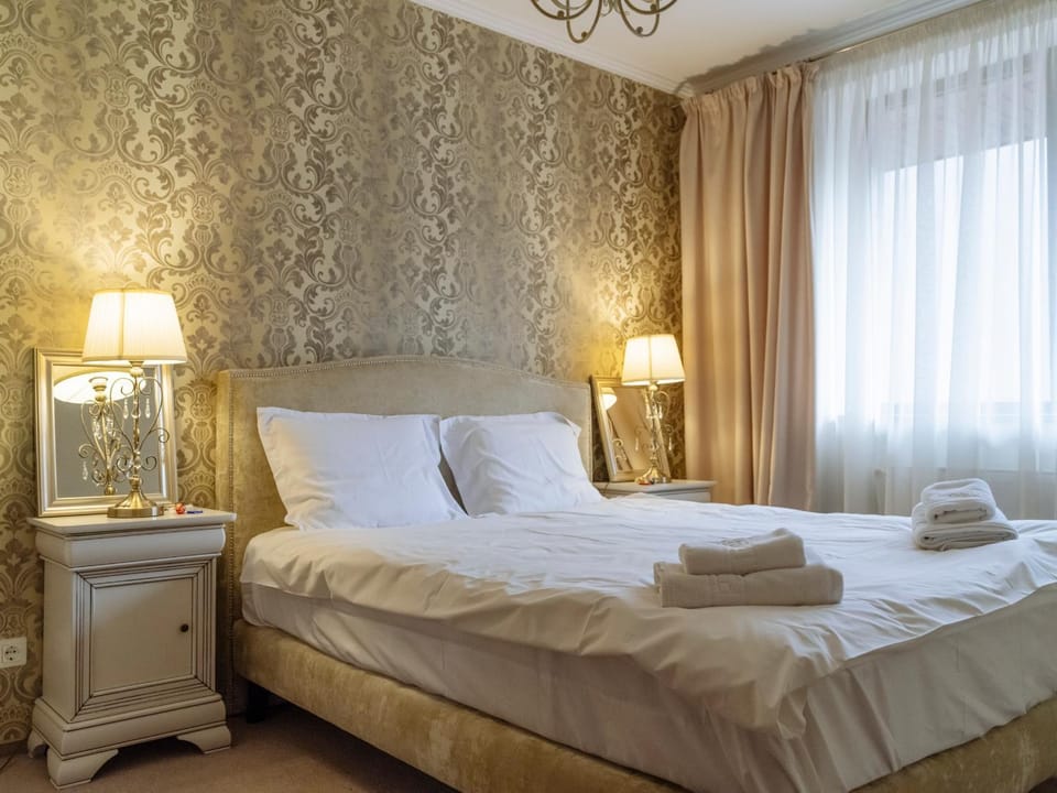 Bed, Photo of the whole room, Bedroom, heating, towels
