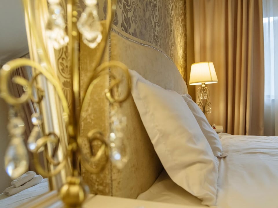 Bed, Decorative detail, Bedroom, heating, internet