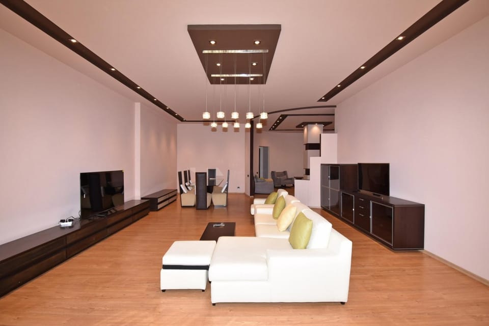 Teryan street, 4 bedrooms Luxury and Grande apartment with Spacious balcony TT606 Apartment in Yerevan