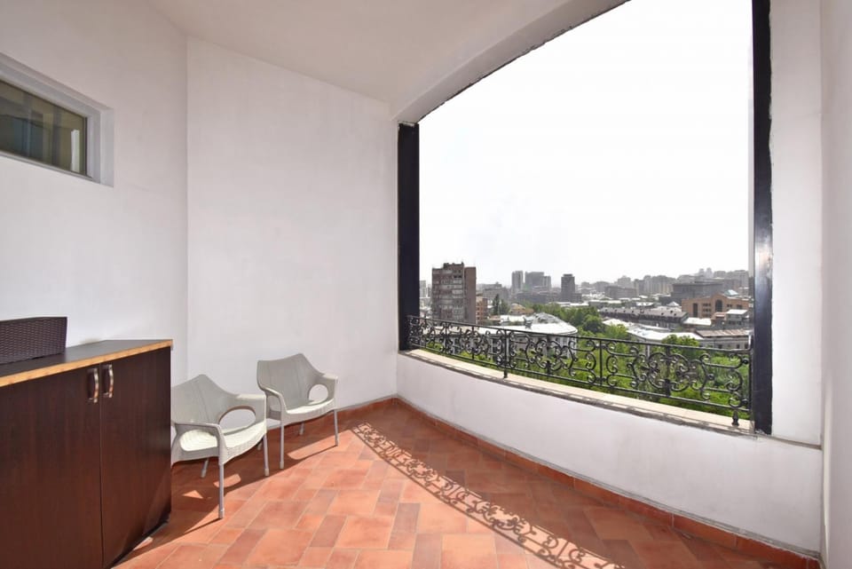 Teryan street, 4 bedrooms Luxury and Grande apartment with Spacious balcony TT606 Apartment in Yerevan