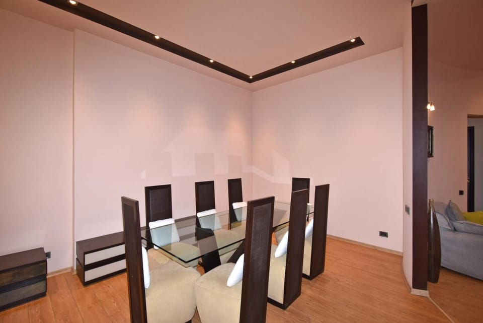Teryan street, 4 bedrooms Luxury and Grande apartment with Spacious balcony TT606 Apartment in Yerevan