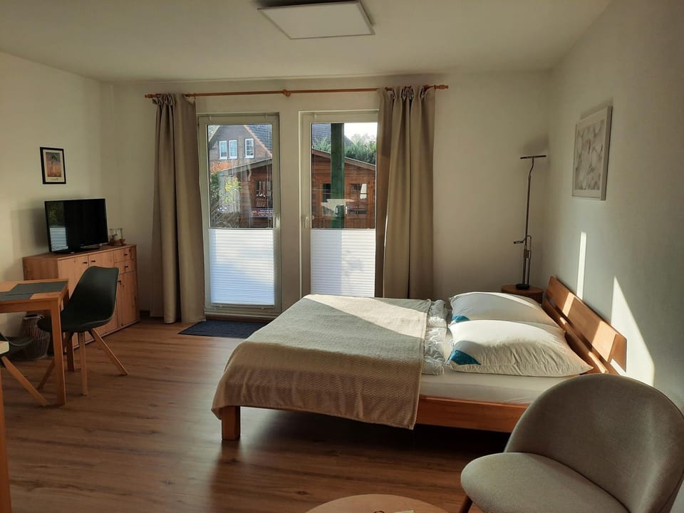 BBQ facilities, Garden, View (from property/room), Balcony/Terrace, Living room, Photo of the whole room, Seating area, Dining area, Garden view