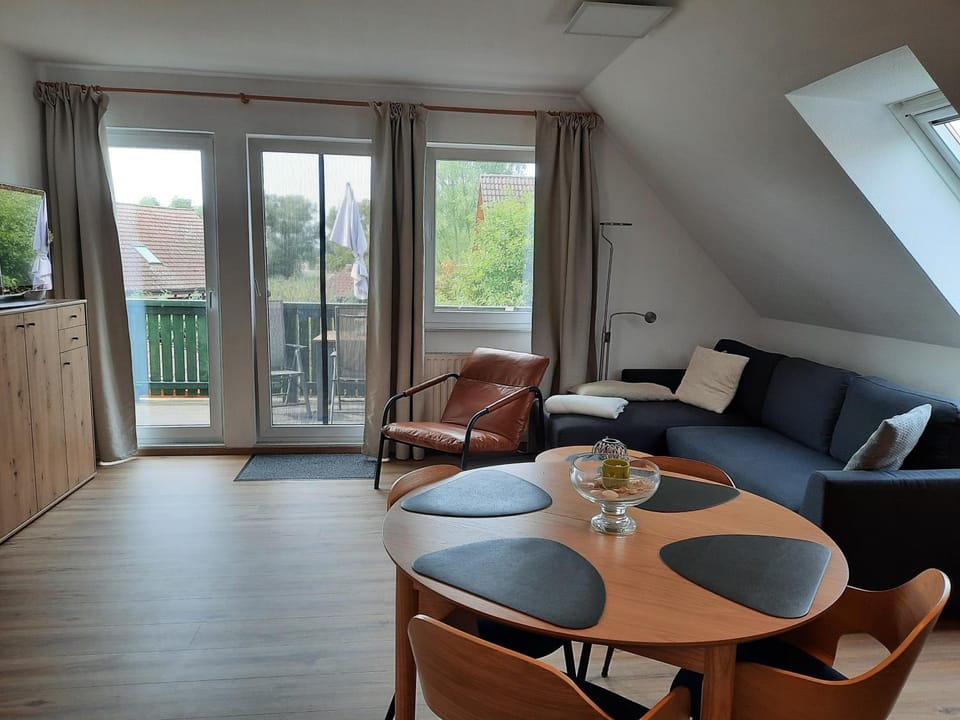 View (from property/room), Balcony/Terrace, Living room