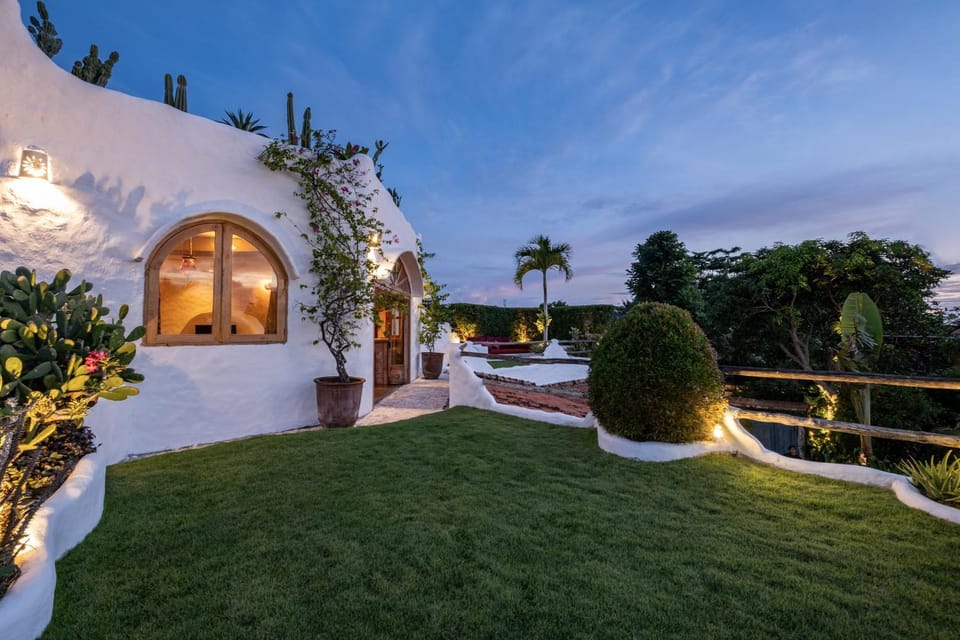 Property building, Night, Garden, Balcony/Terrace, Garden view