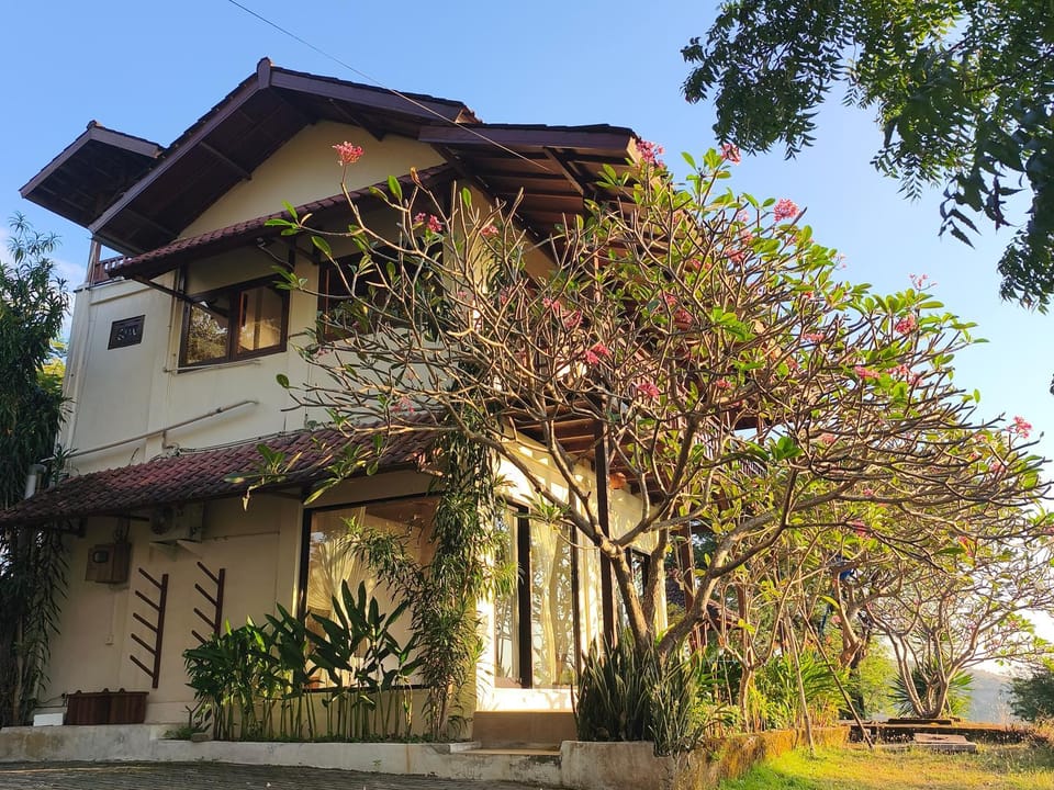 Maluk House House in Sekongkang