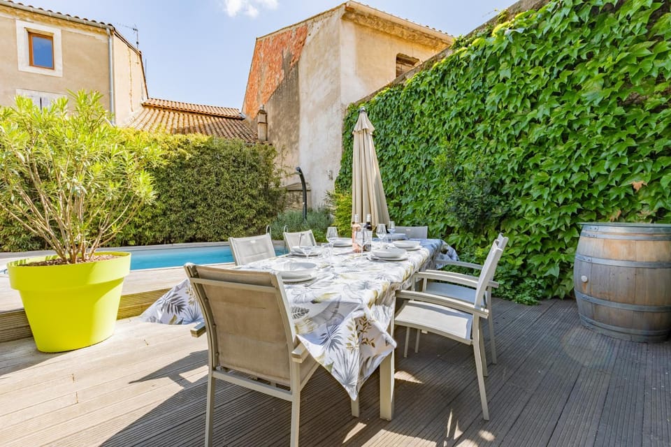 Patio, Spring, Day, Garden, Dining area