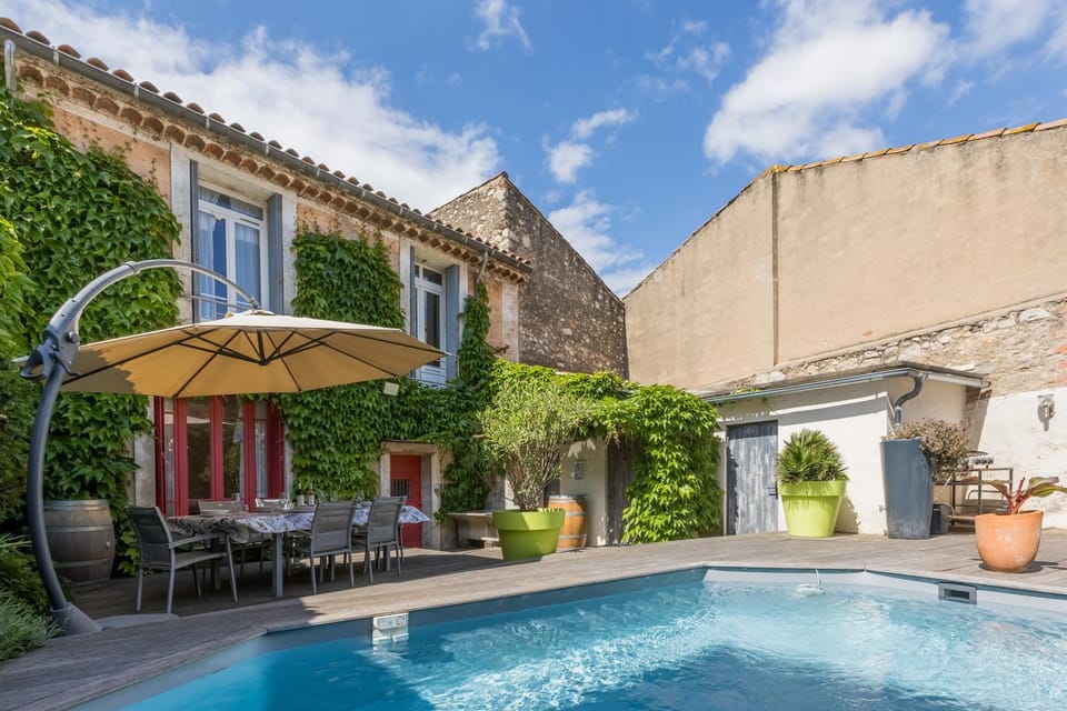 Property building, Patio, Spring, Day, Garden, Pool view, Swimming pool, sunbed