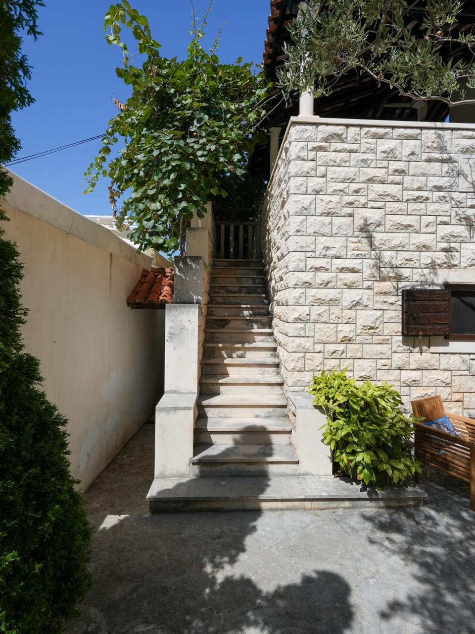 Facade/entrance
