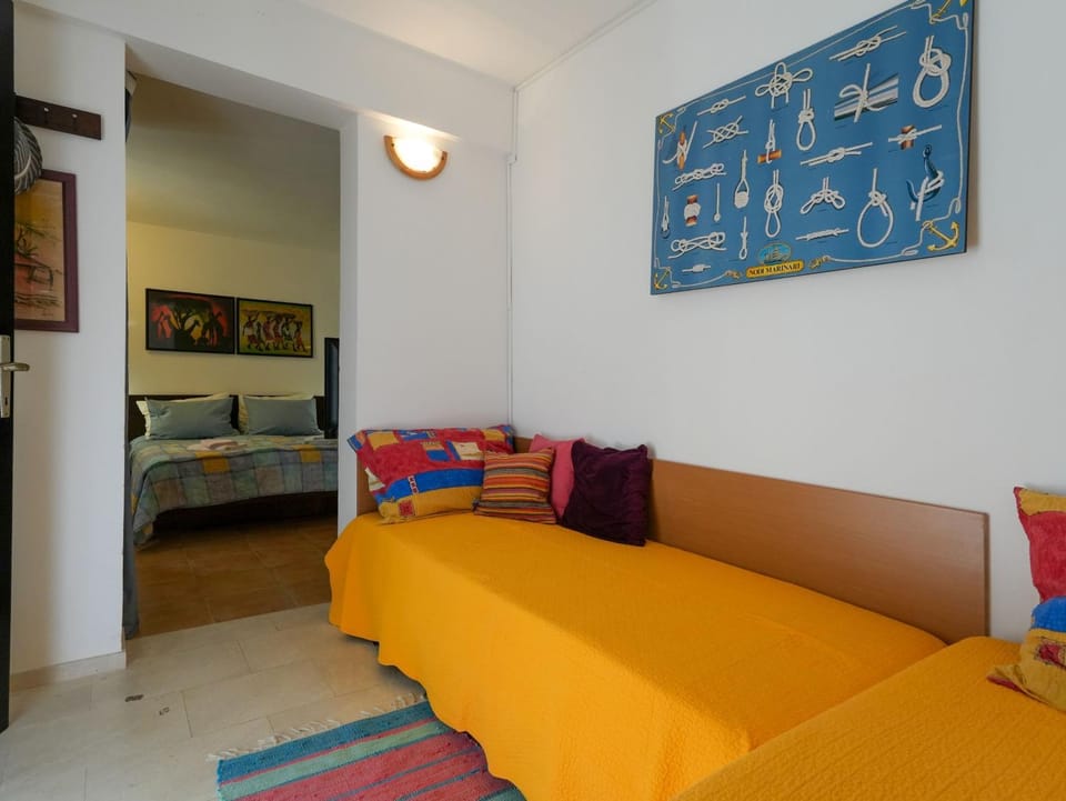 Bed, Seating area, Bedroom