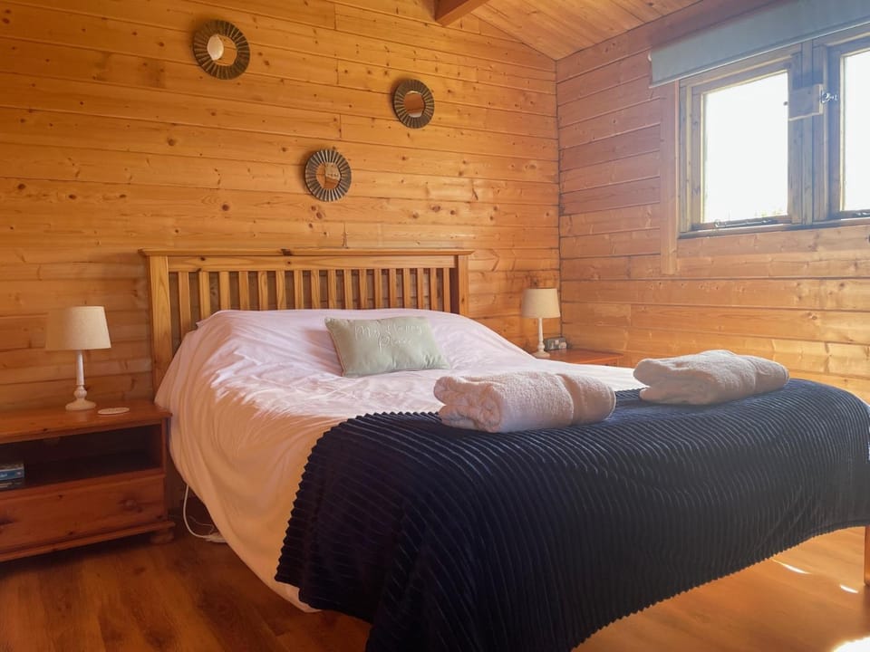 Bed, Bedroom, hair dryier