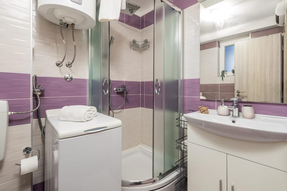 Shower, Bathroom, towels