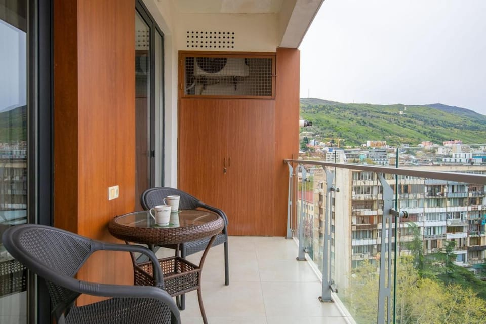 1BR apartment - Panoramic City View - Vake District - Self Check-in - Free WiFi Apartment in Tbilisi, Georgia