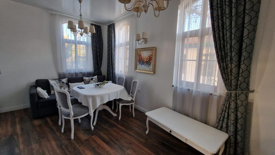 Communal lounge/ TV room, Living room, Dining area