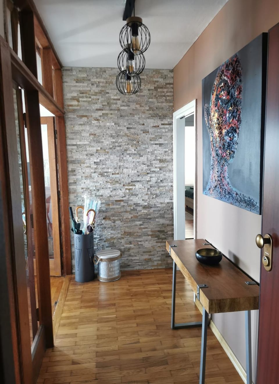 Facade/entrance, Decorative detail, hair dresser