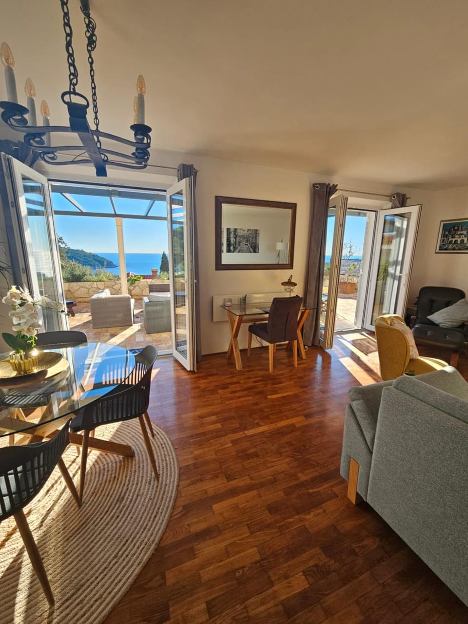Natural landscape, TV and multimedia, Living room, Seating area, Dining area, Sea view