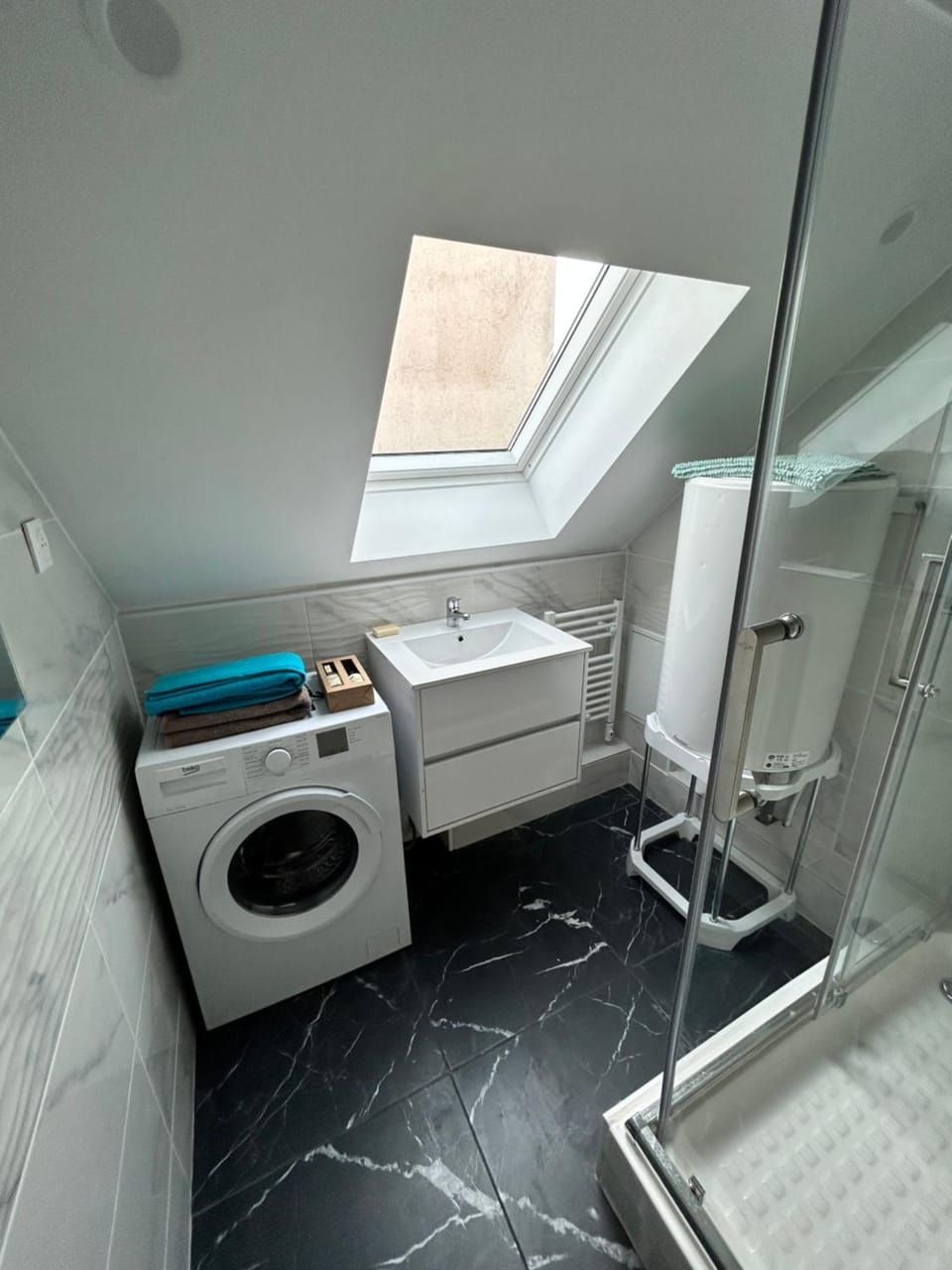 Shower, Bathroom, washing machine