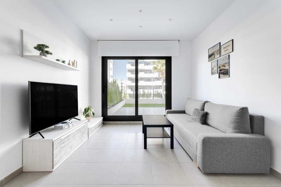 TV and multimedia, Living room, Seating area, Evening entertainment