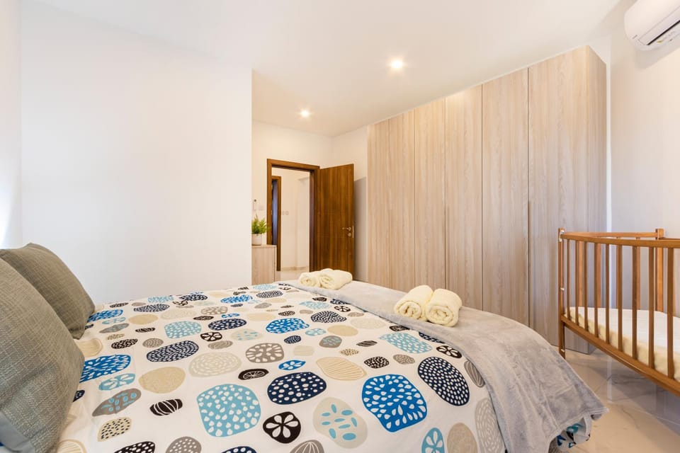 Bed, Photo of the whole room, Bedroom, wardrobe