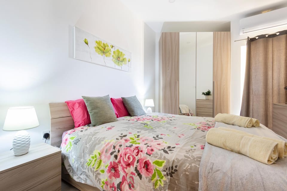 Bed, Photo of the whole room, Bedroom, towels, wardrobe