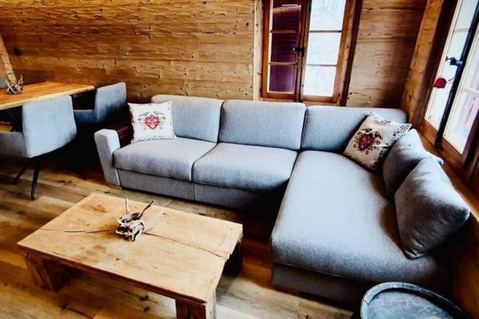 Chalet Mulet - Luxury & Cosy 3 rooms apartment in 300 years old Chalet Apartment in Canton of Valais