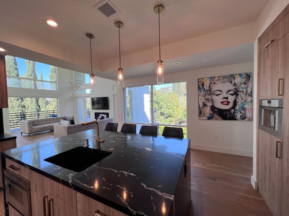 The Arts House - Private and Gated Home in Silver Lake with Pool & Views Villa in Echo Park