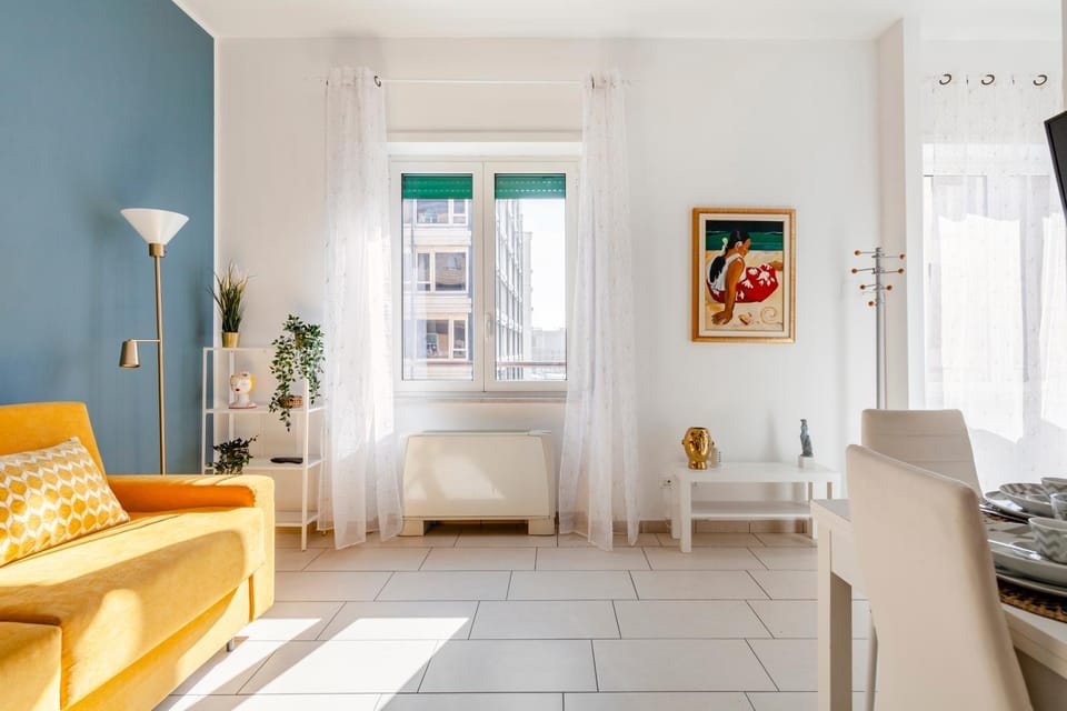 Bed, Living room, Photo of the whole room, Seating area, Dining area, Bedroom