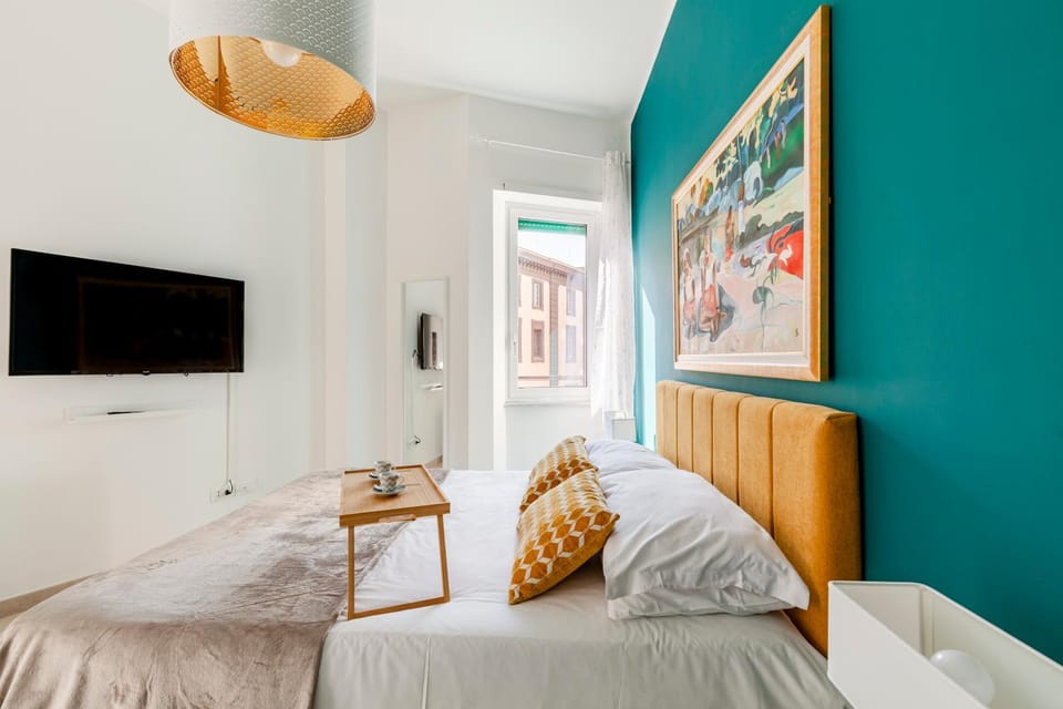 Bed, TV and multimedia, Photo of the whole room, Bedroom