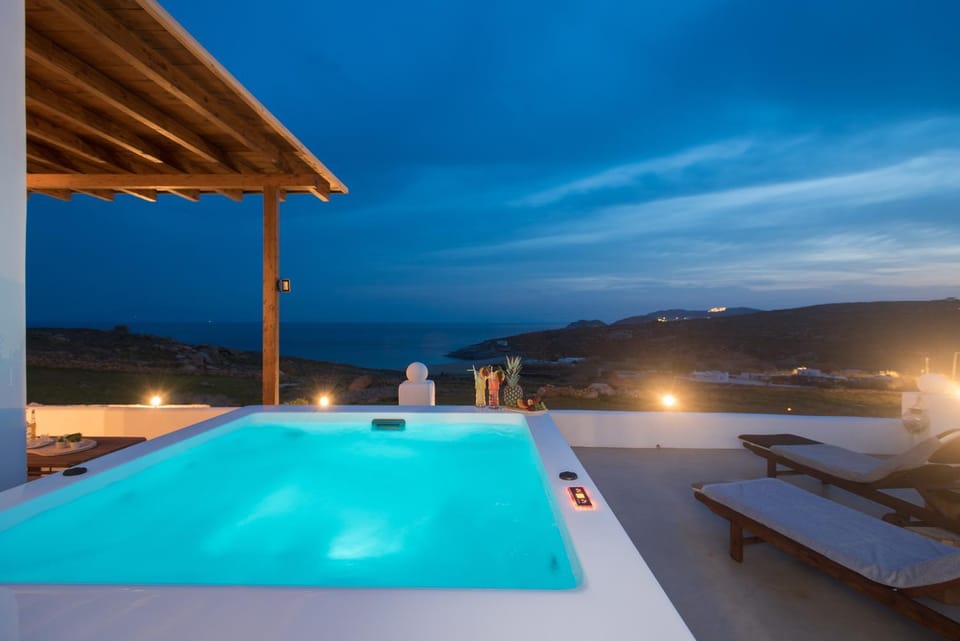 Night, Natural landscape, Hot Tub, Mountain view, Pool view, Swimming pool, sunbed