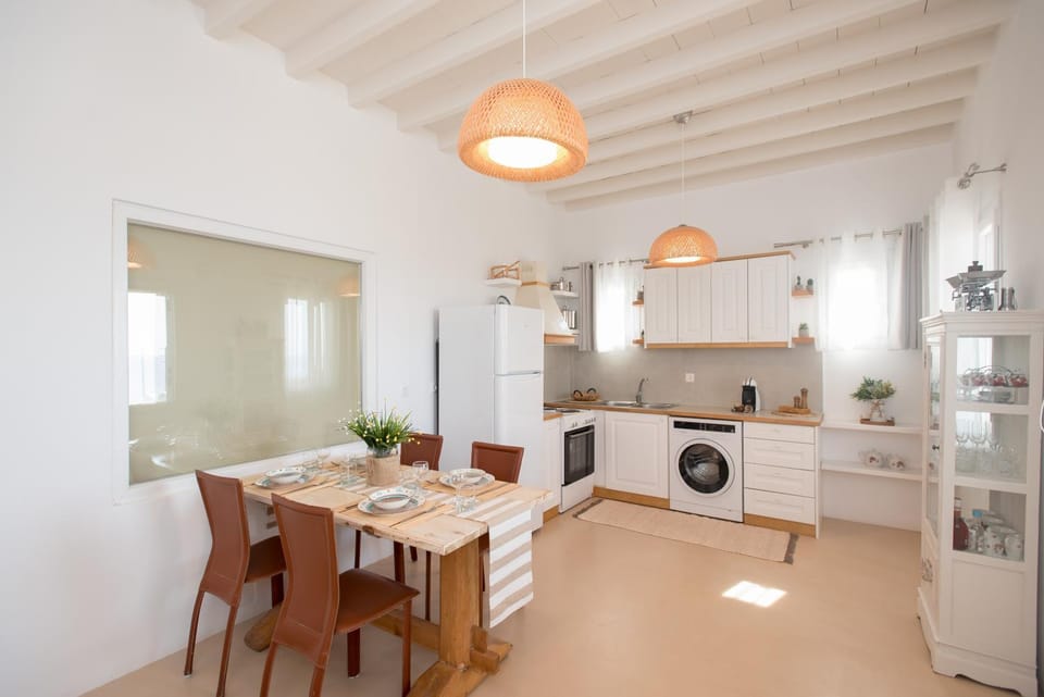 Kitchen or kitchenette, Seating area, Dining area, pet friendly, stove, laundry, washing machine, kitchen, kitchen