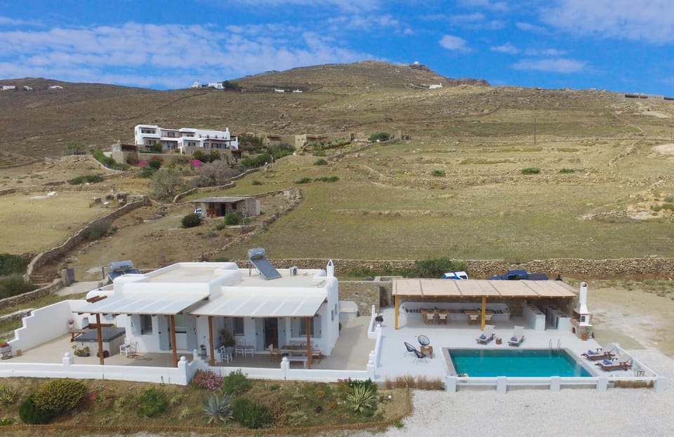 Property building, Day, Neighbourhood, Natural landscape, Mountain view, Pool view, Swimming pool, Swimming pool, sunbed