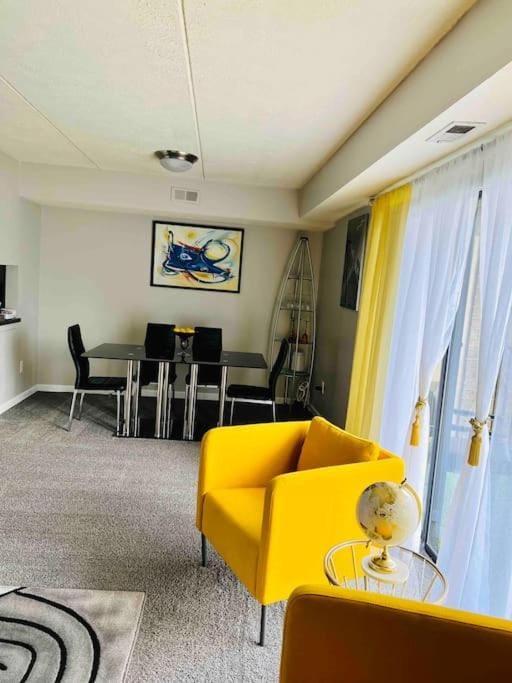 HONORAY-Kes Apartment in Monroeville