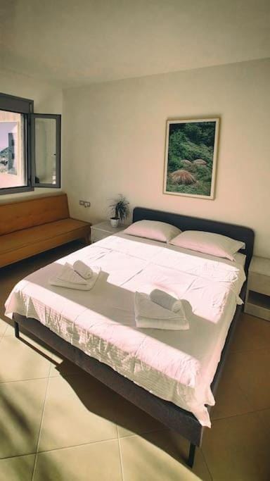 Radhima Seaside Apartment with Free Parking Apartment in Vlorë County, Albania