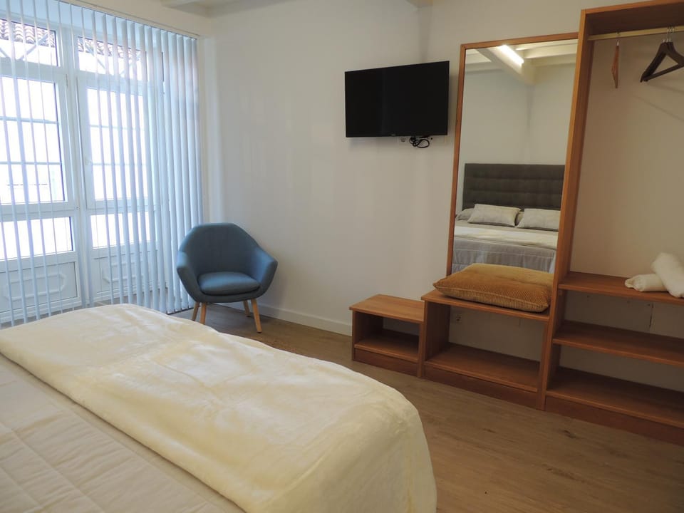 TV and multimedia, Photo of the whole room, Bedroom