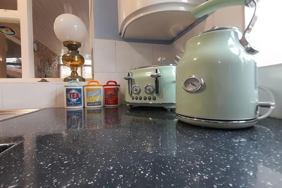 Coffee/tea facilities, toaster