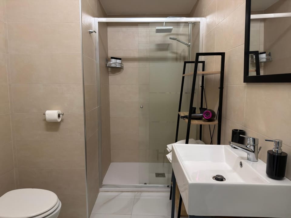 Bathroom, hair dryier, towels