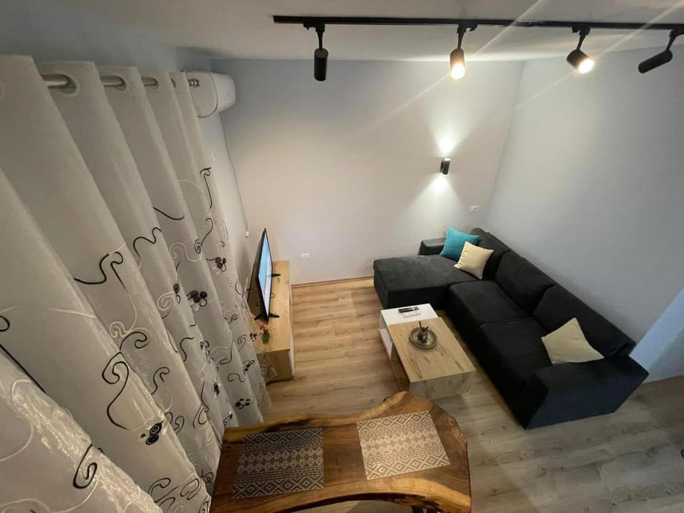 TV and multimedia, Living room, Seating area, air conditioner