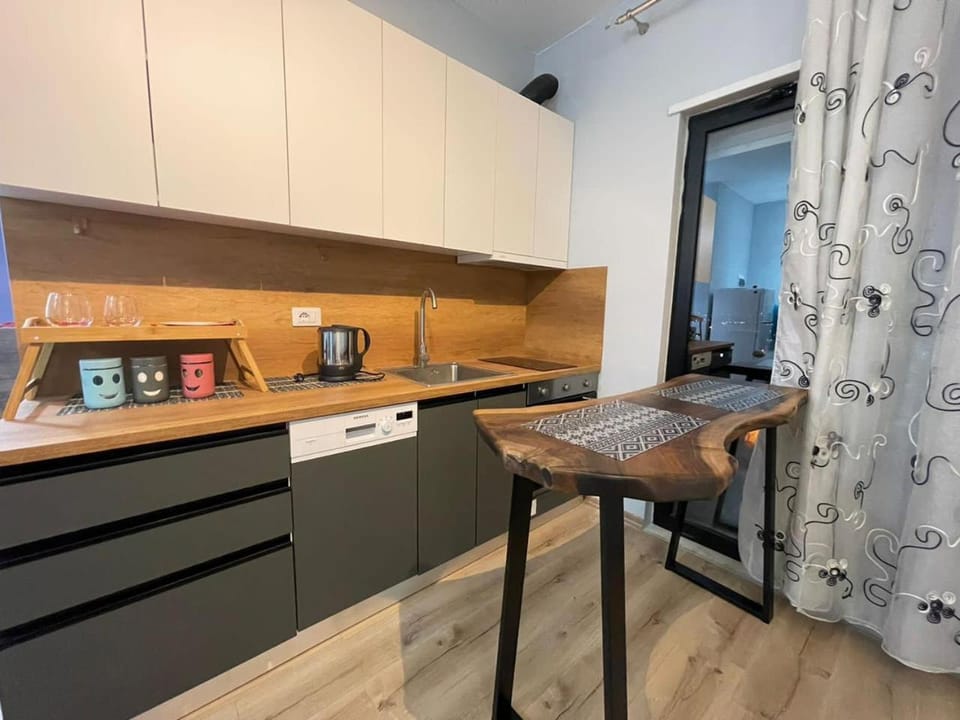 dishwasher, pet friendly, stove, kitchen