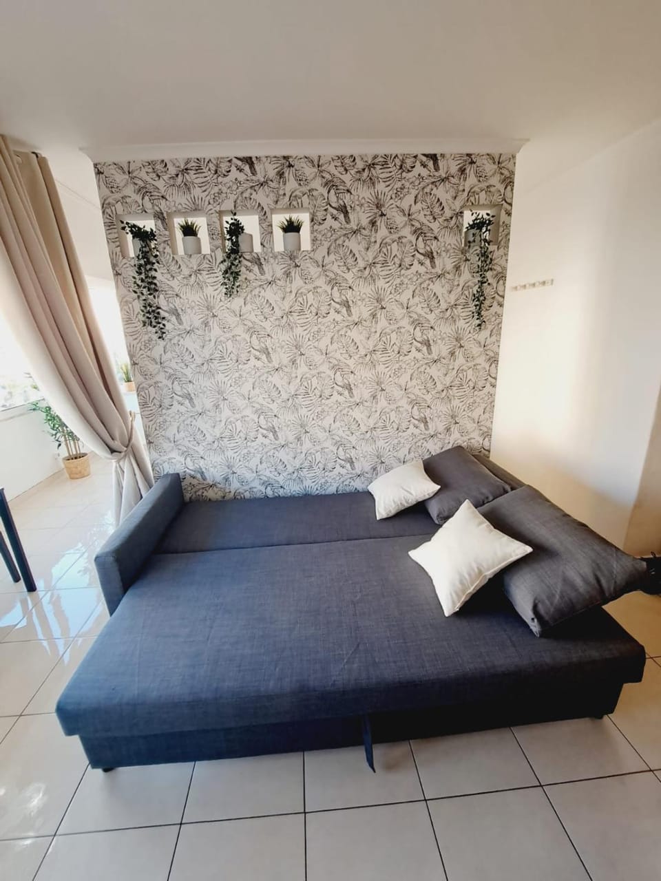 Bed, Living room
