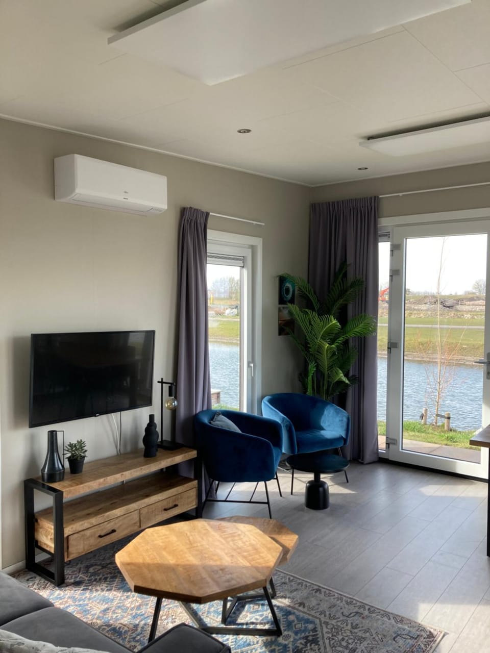 Natural landscape, Seating area, air conditioner