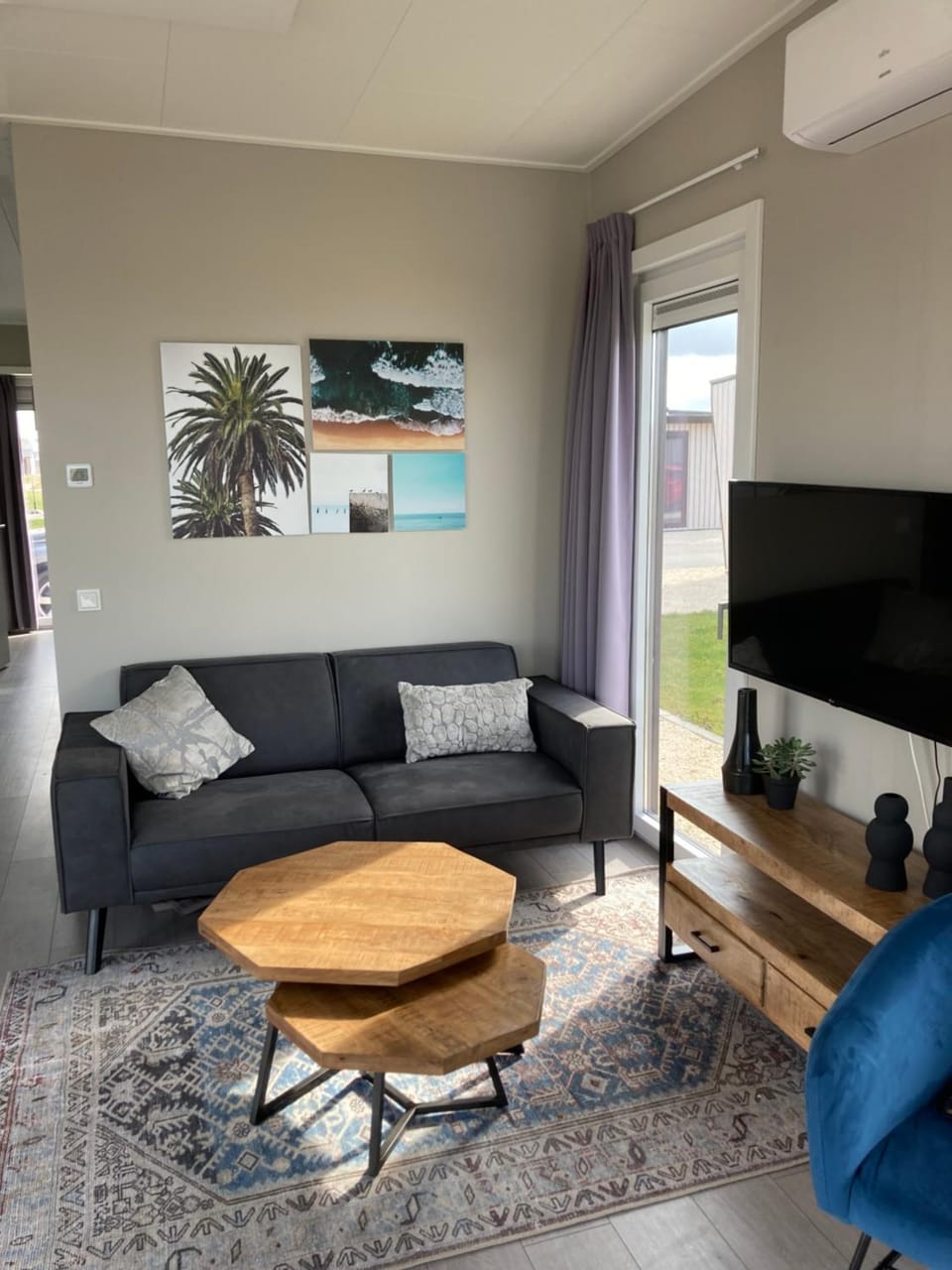 TV and multimedia, Seating area