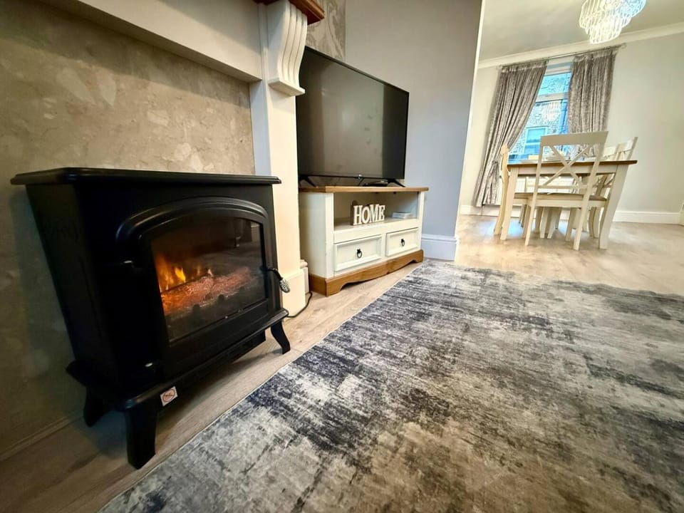TV and multimedia, Living room, fireplace